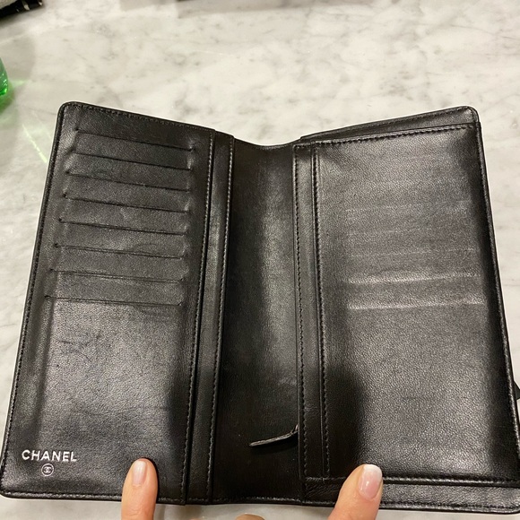 Chanel patent leather Lucky Symbol wallet - Picture 6 of 11